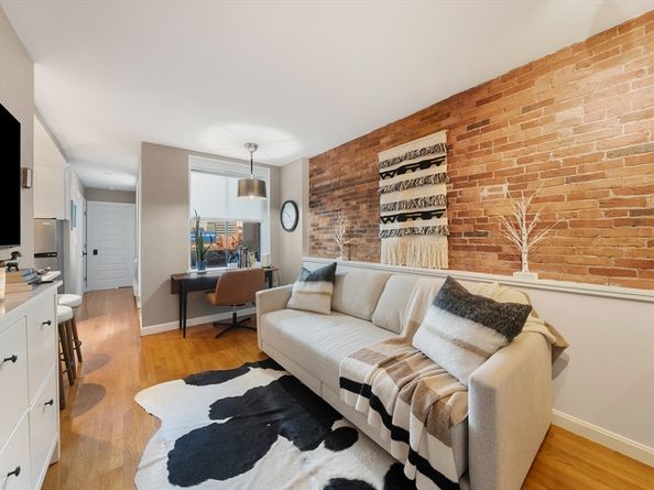 9 Hancock St 5, Boston MA 02114