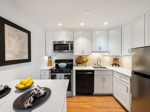 9 Hancock St 5, Boston MA 02114