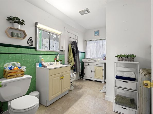 196 Washington St, Gloucester MA 01930