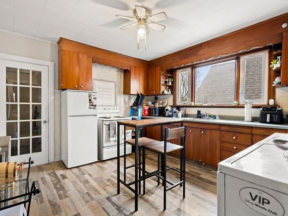 196 Washington St, Gloucester MA 01930