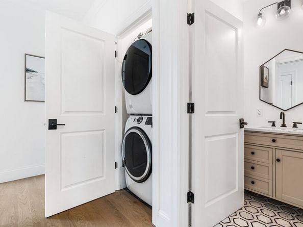 560 E 5th St 2, Boston MA 02127