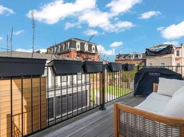 560 E 5th St 2, Boston MA 02127