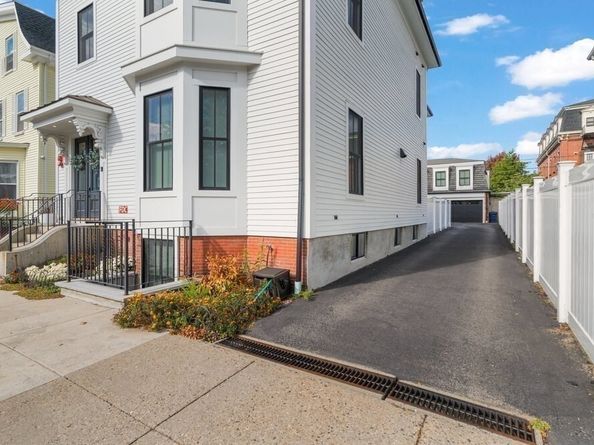 560 E 5th St 2, Boston MA 02127