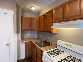 5 Freeland Ter, Worcester MA 01603