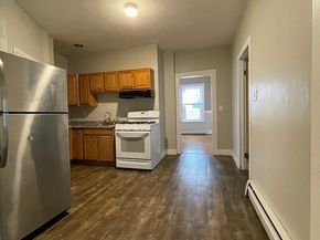 5 Freeland Ter, Worcester MA 01603