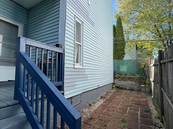 5 Freeland Ter, Worcester MA 01603