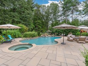 40 Grandview Rd, Chelmsford MA 01824