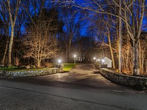 40 Grandview Rd, Chelmsford MA 01824