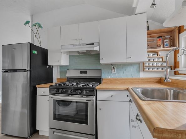 10-R Barnes St, Wareham MA 02571