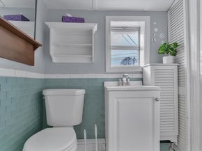 10-R Barnes St, Wareham MA 02571