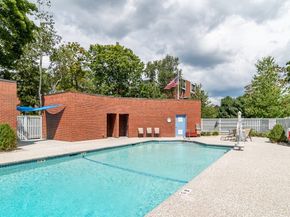 85 Grove St 306, Wellesley MA 02482