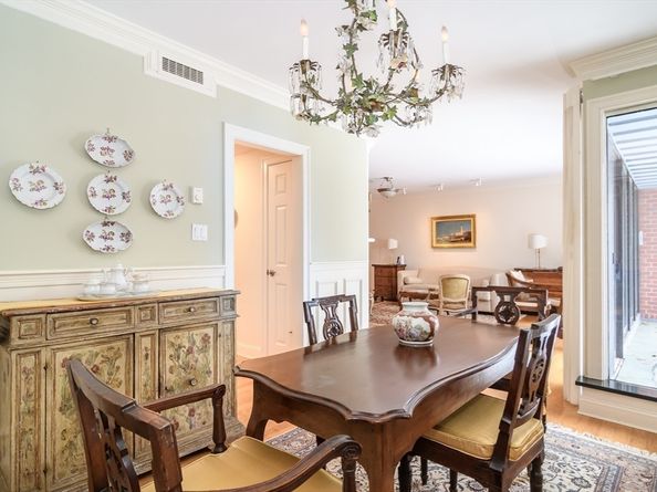 85 Grove St 306, Wellesley MA 02482