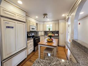 1002 Beacon St, Brookline MA 02446