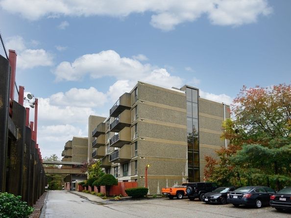 55 Tall Oaks Dr L8, Weymouth MA 02190