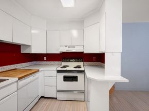 55 Tall Oaks Dr L8, Weymouth MA 02190