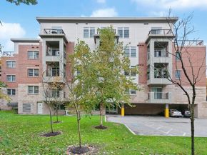 321 Hammond Pond Pkwy 106, Brookline MA 02467