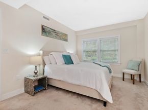 321 Hammond Pond Pkwy 106, Brookline MA 02467