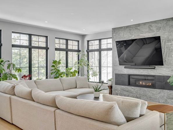 32 Lantern Lane, Wellesley MA 02481