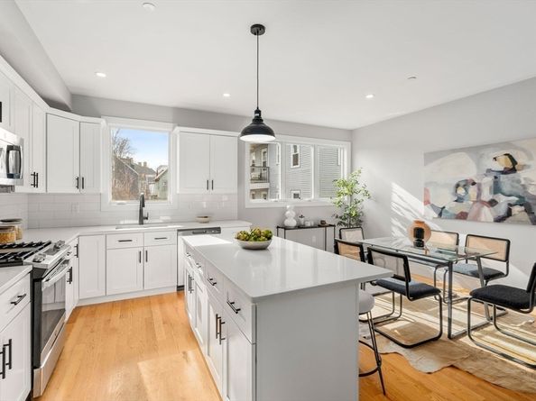 123-125 Centre St TH4, Boston MA 02124