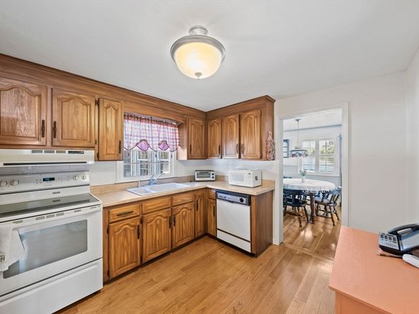 568 Webster St, Marshfield MA 02050