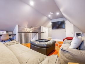 10 Hallwood Rd, Brookline MA 02467