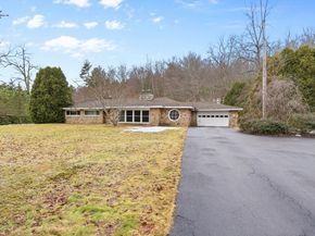 30 Bond Rd, Charlton MA 01507