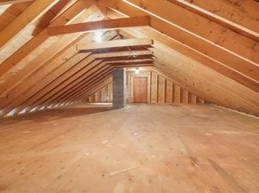 30 Bond Rd, Charlton MA 01507