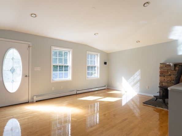 126 Dyer St, Gardner MA 01440