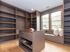 63 Drumlin Rd, Newton MA 02459