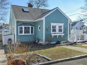 28 E St, Hull MA 02045