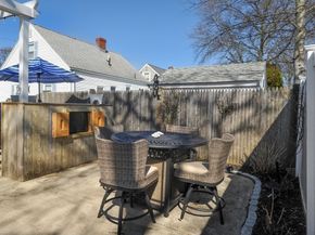 28 E St, Hull MA 02045