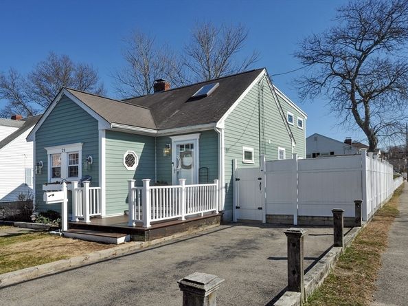 28 E St, Hull MA 02045