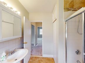 137 Lake Shore Rd 4, Boston MA 02135