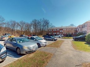 137 Lake Shore Rd 4, Boston MA 02135