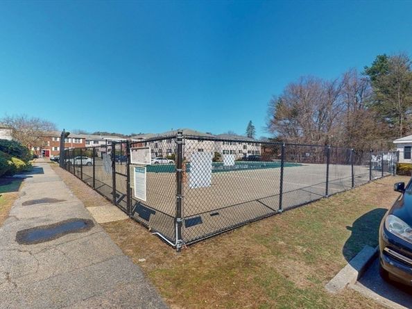 137 Lake Shore Rd 4, Boston MA 02135