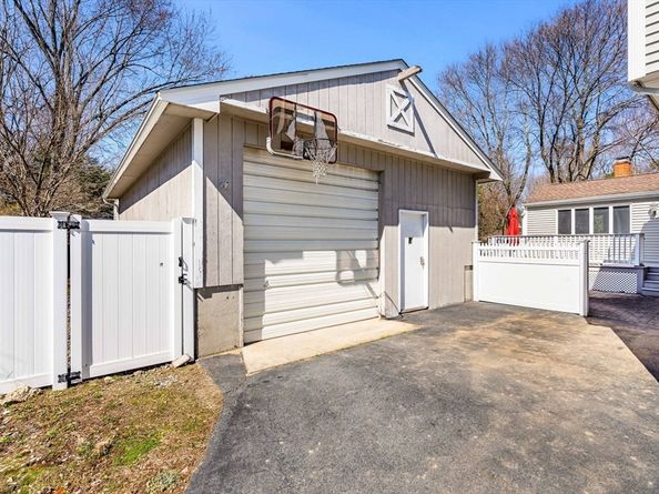6 Crawford Dr, Woburn MA 01801