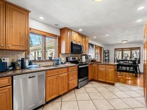 6 Crawford Dr, Woburn MA 01801