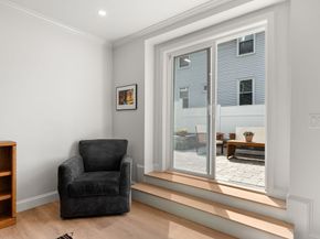 21 Bradford Rd 21, Watertown MA 02472