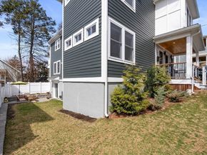 21 Bradford Rd 21, Watertown MA 02472