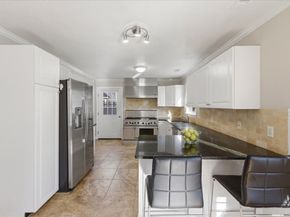 124 Clear Pond Dr 124, Walpole MA 02081