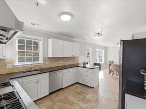 124 Clear Pond Dr 124, Walpole MA 02081