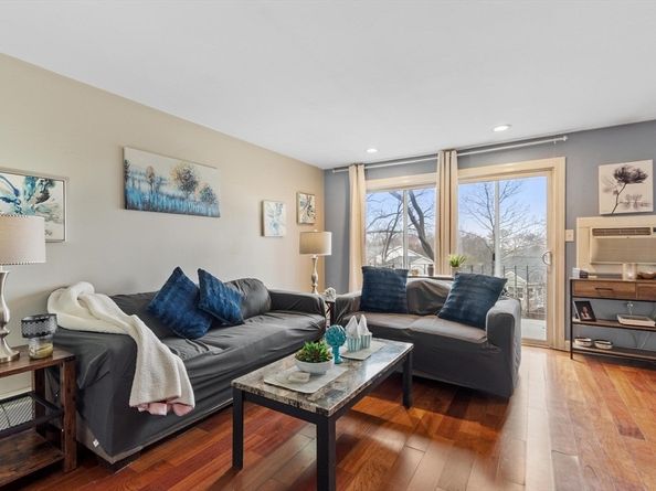 80 Edgelawn Avenue 6, North Andover MA 01845