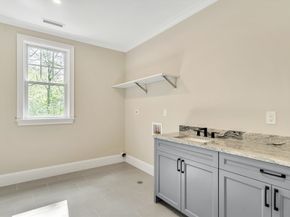 18 Heritage Dr, Lexington MA 02420