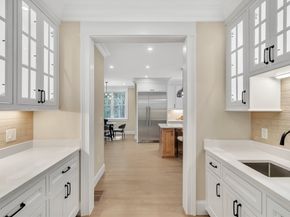 18 Heritage Dr, Lexington MA 02420