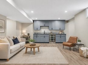 18 Heritage Dr, Lexington MA 02420