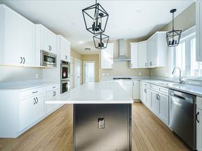 99 W River St, Upton MA 01568