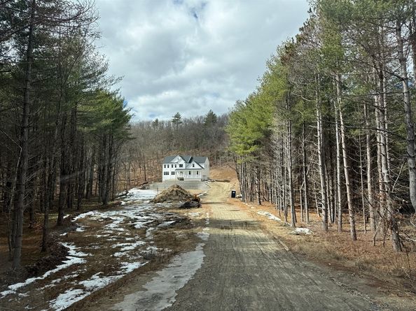 99 W River St, Upton MA 01568