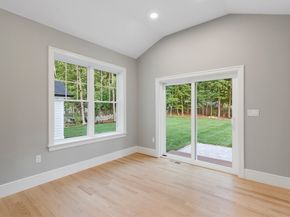 12 Pleasant St, Burlington MA 01803