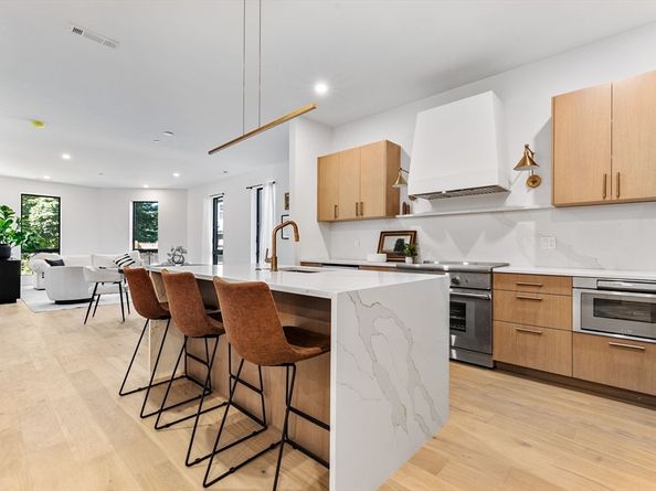 1114 Beacon St. 106, Newton MA 02461