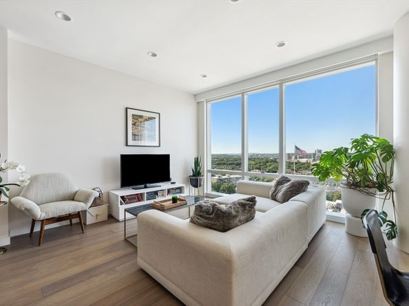 188 Brookline Ave 22E, Boston MA 02215